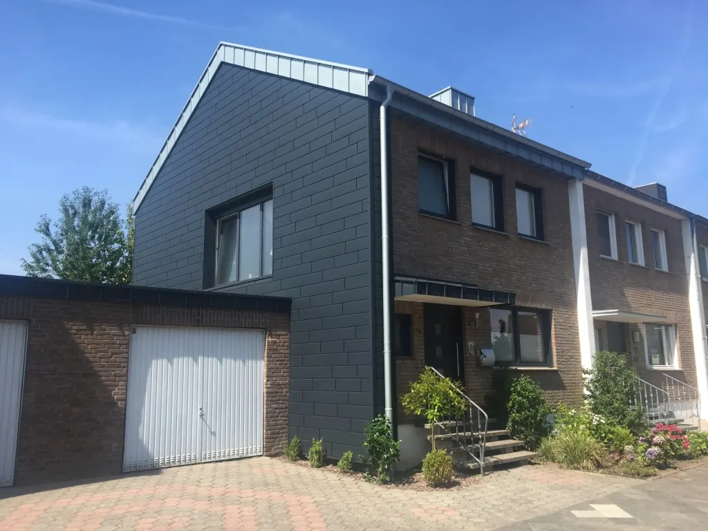 Wohnhaus mit hinterlüfteter Fassadenbekleidung