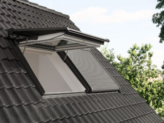 velux-integra-klappschwingfenster-aussenansicht-rolllaeden-1280x960